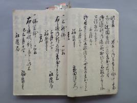 【官辺帳（かんぺんちょう）】
明治元年（1868）～同４年（1871）荊嶽惠敬・春窓惠梅
福聚寺蔵　福岡県指定文化財

