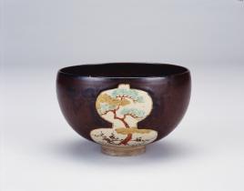 柿釉瓢抜色絵松竹梅茶碗
江戸時代（１７世紀）金閣寺蔵